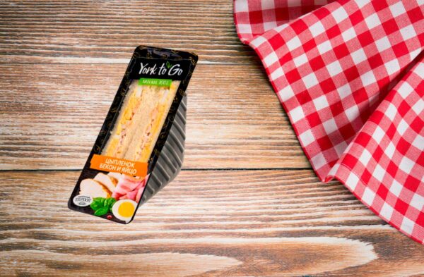 Сэндвич YORK TO GO с курицей и беконом, трей, 130 г