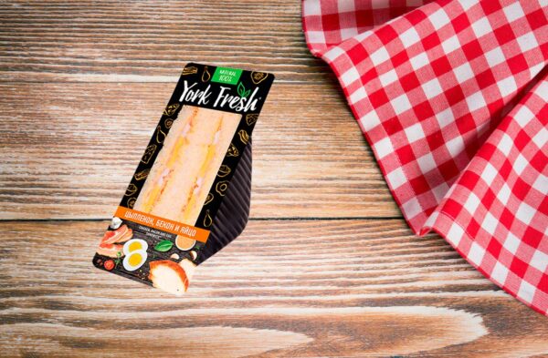 Сэндвич YORK FRESH с цыпленком, беконом и яйцом, трей, 150 г